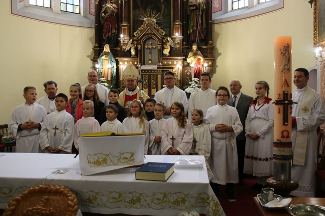  Biskup Mrzljak predvodio misu zahvalnicu za 160 godina župne crkve u Gornjem Jesenju